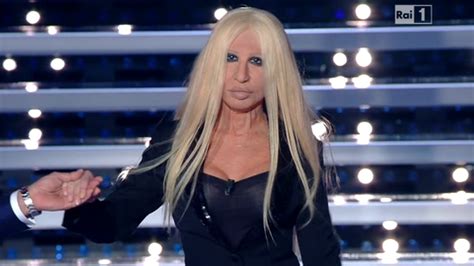 virginia raffaele imitazioni versace|SANREMO 2016 VIRGINIA RAFFAELE E' DONATELLA .